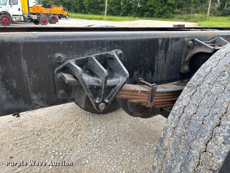 image for item FC5849 2010 International 4300 truck cab and chassis
