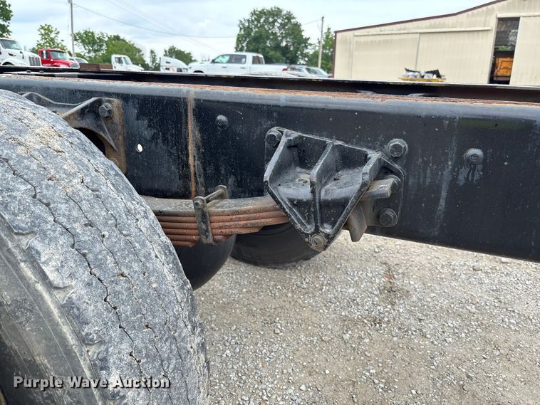 image for item FC5849 2010 International 4300 truck cab and chassis