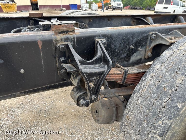 image for item FC5849 2010 International 4300 truck cab and chassis