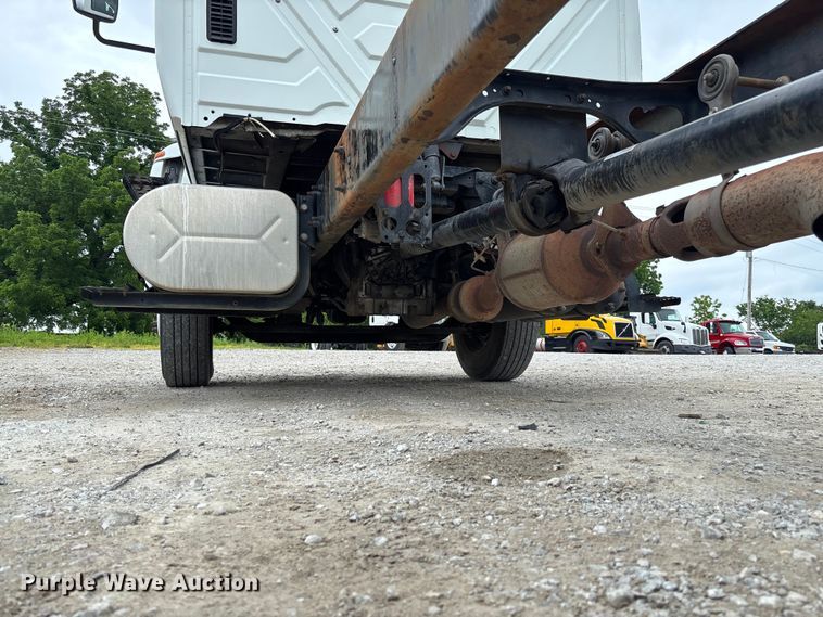 image for item FC5849 2010 International 4300 truck cab and chassis