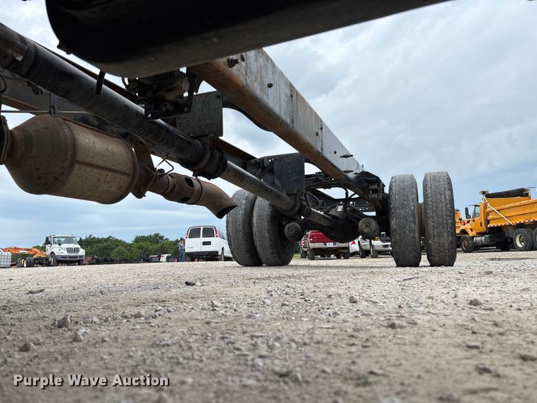 image for item FC5849 2010 International 4300 truck cab and chassis