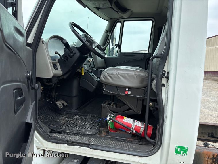 image for item FC5849 2010 International 4300 truck cab and chassis