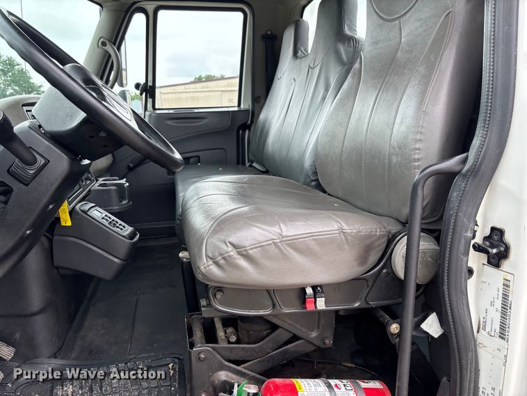 image for item FC5849 2010 International 4300 truck cab and chassis