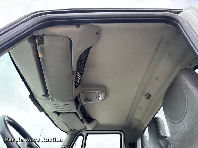 image for item FC5849 2010 International 4300 truck cab and chassis