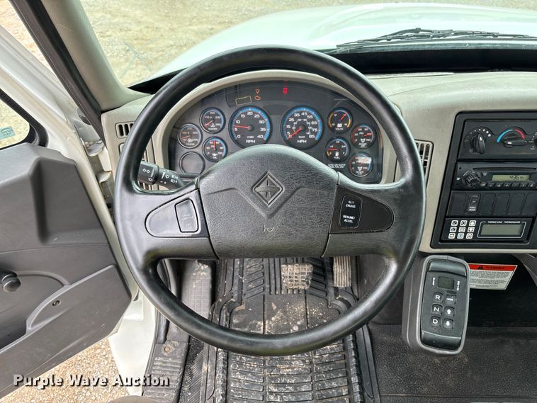image for item FC5849 2010 International 4300 truck cab and chassis