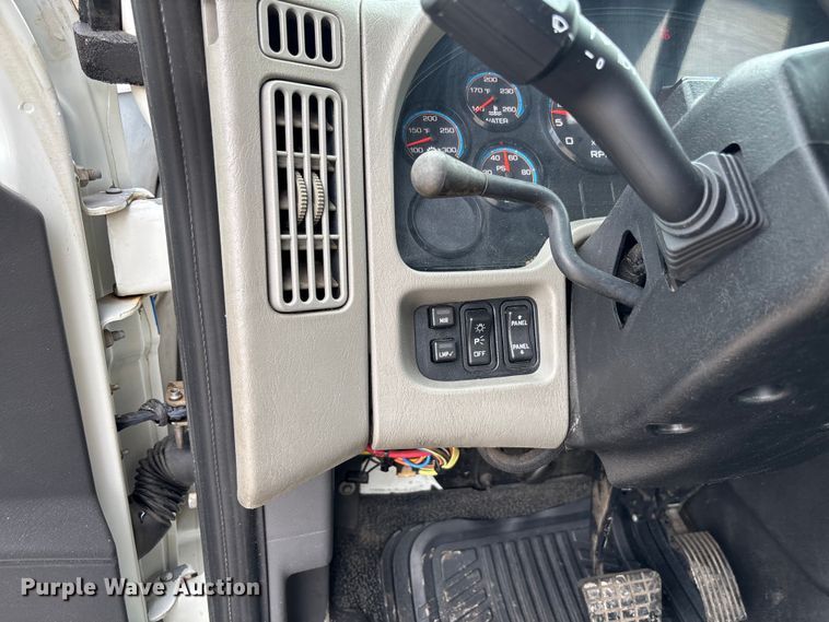 image for item FC5849 2010 International 4300 truck cab and chassis