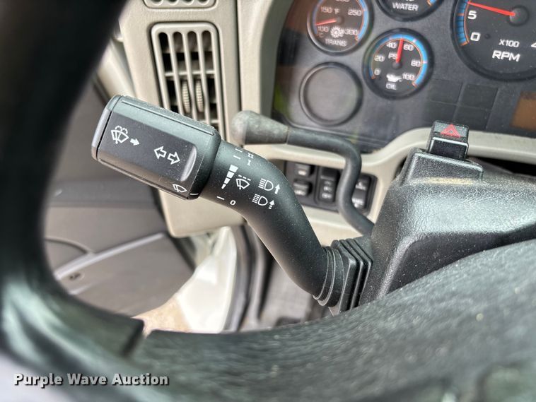 image for item FC5849 2010 International 4300 truck cab and chassis