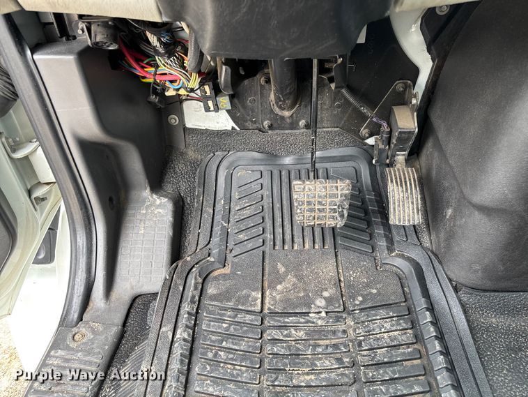 image for item FC5849 2010 International 4300 truck cab and chassis