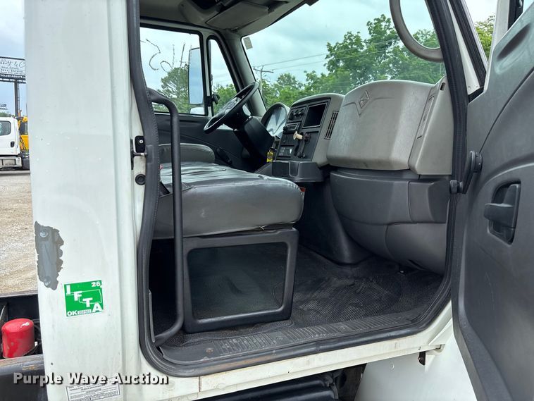 image for item FC5849 2010 International 4300 truck cab and chassis