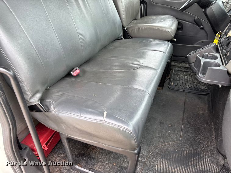 image for item FC5849 2010 International 4300 truck cab and chassis