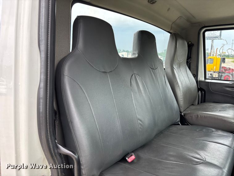 image for item FC5849 2010 International 4300 truck cab and chassis