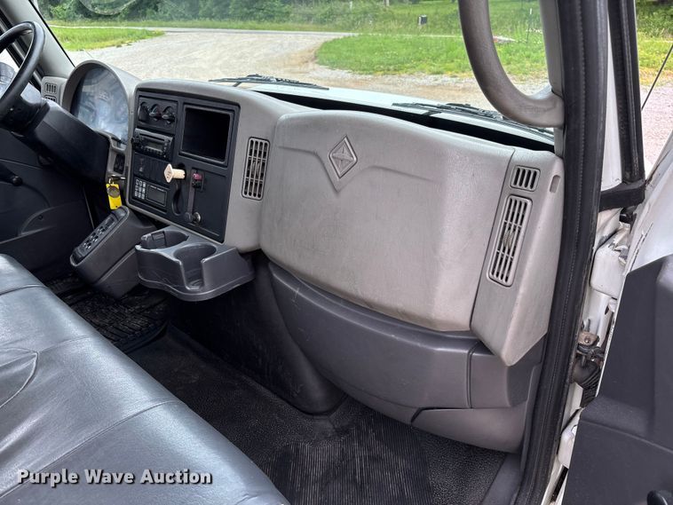 image for item FC5849 2010 International 4300 truck cab and chassis