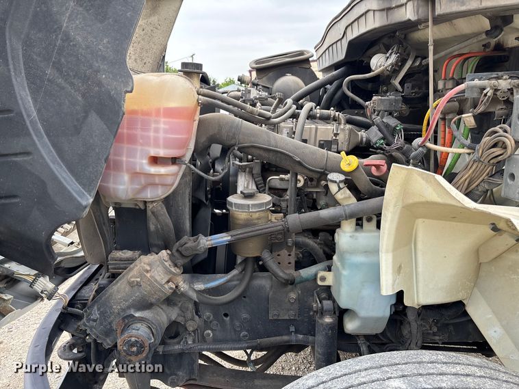 image for item FC5849 2010 International 4300 truck cab and chassis
