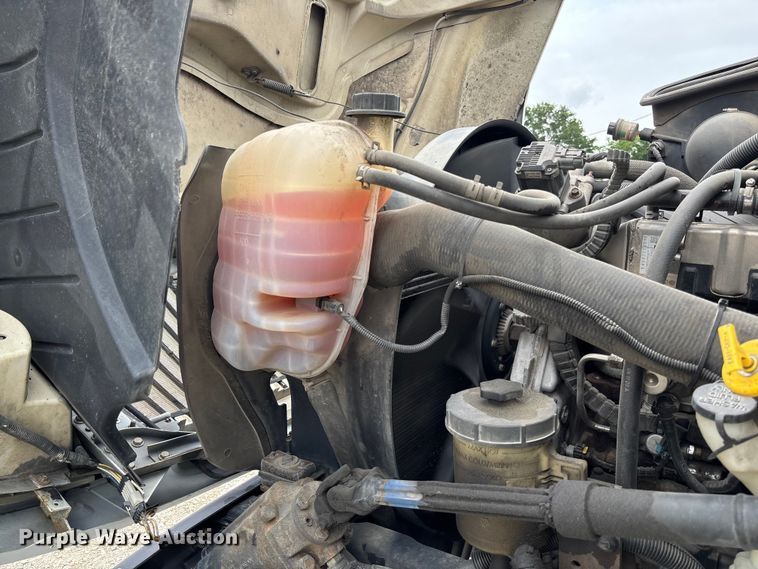 image for item FC5849 2010 International 4300 truck cab and chassis