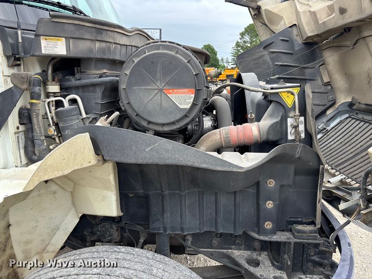 image for item FC5849 2010 International 4300 truck cab and chassis