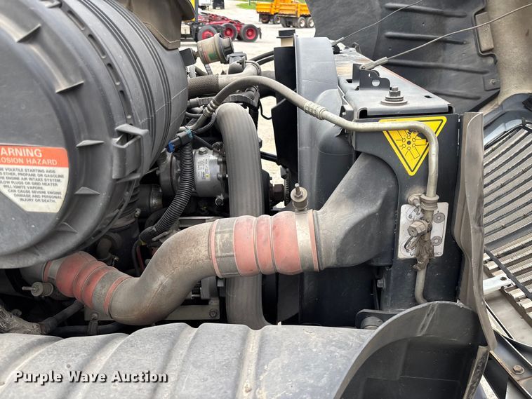 image for item FC5849 2010 International 4300 truck cab and chassis
