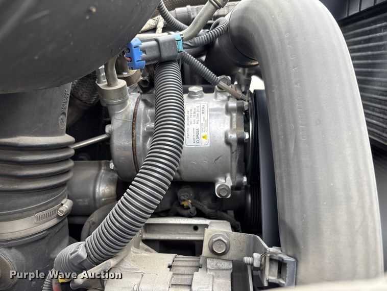 image for item FC5849 2010 International 4300 truck cab and chassis