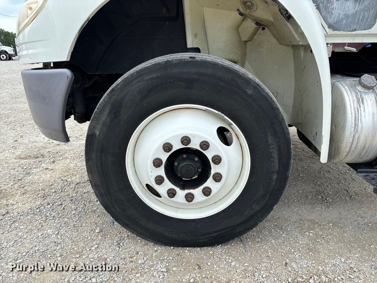 image for item FC5849 2010 International 4300 truck cab and chassis