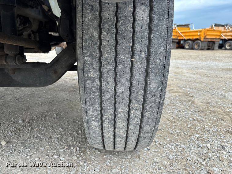 image for item FC5849 2010 International 4300 truck cab and chassis