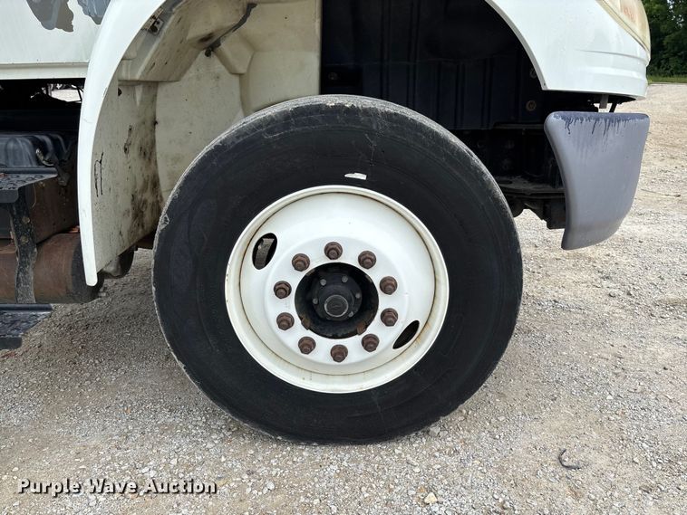image for item FC5849 2010 International 4300 truck cab and chassis