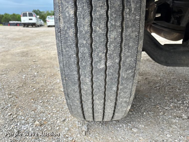 image for item FC5849 2010 International 4300 truck cab and chassis