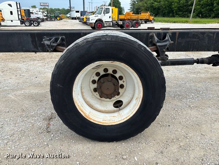 image for item FC5849 2010 International 4300 truck cab and chassis