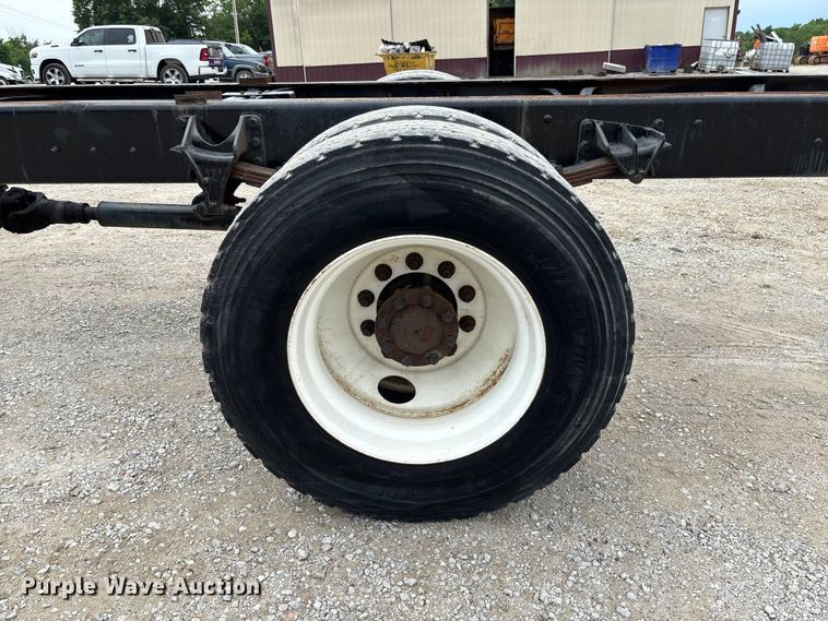 image for item FC5849 2010 International 4300 truck cab and chassis