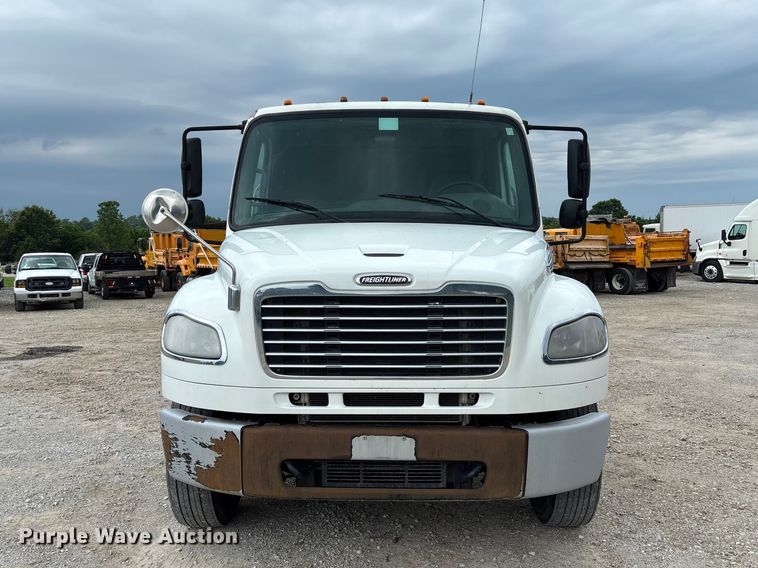 image for item FC5850 2013 Freightliner  Buisness Class M2 106 truck cab and chassis