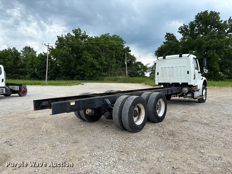 image for item FC5850 2013 Freightliner  Buisness Class M2 106 truck cab and chassis