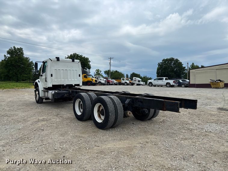 image for item FC5850 2013 Freightliner  Buisness Class M2 106 truck cab and chassis