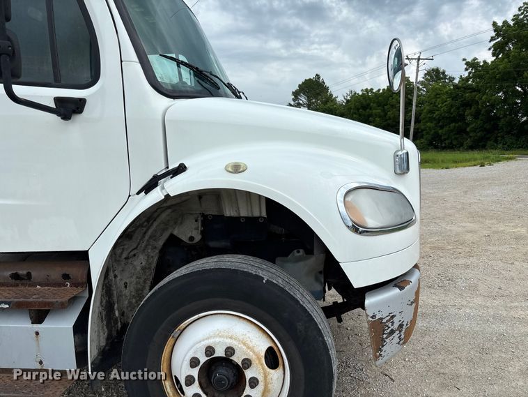 image for item FC5850 2013 Freightliner  Buisness Class M2 106 truck cab and chassis