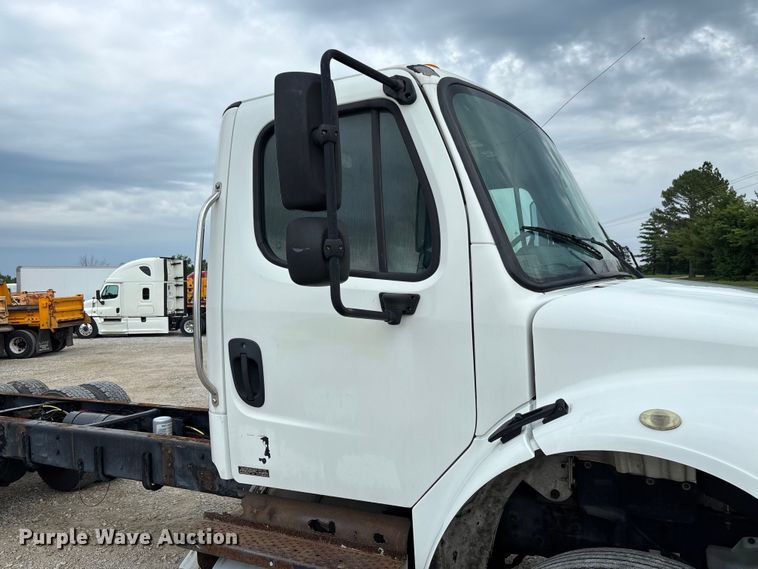 image for item FC5850 2013 Freightliner  Buisness Class M2 106 truck cab and chassis