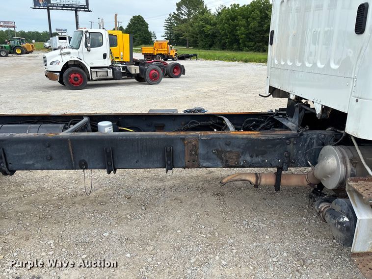 image for item FC5850 2013 Freightliner  Buisness Class M2 106 truck cab and chassis