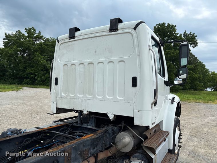 image for item FC5850 2013 Freightliner  Buisness Class M2 106 truck cab and chassis