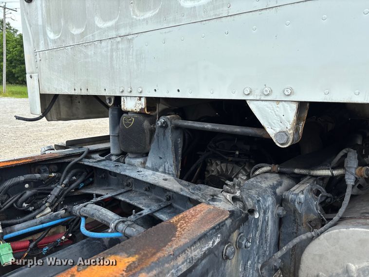 image for item FC5850 2013 Freightliner  Buisness Class M2 106 truck cab and chassis