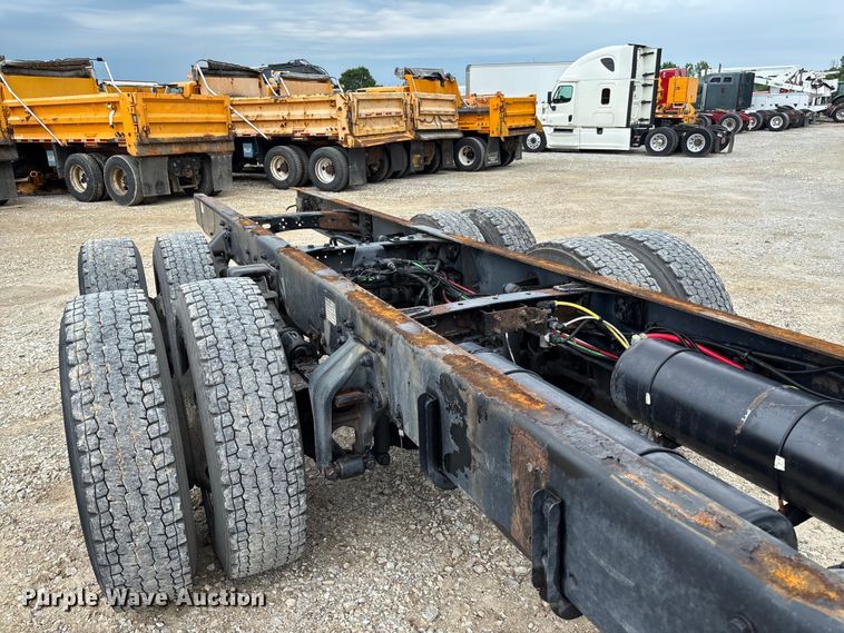 image for item FC5850 2013 Freightliner  Buisness Class M2 106 truck cab and chassis