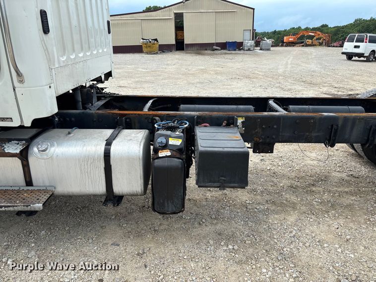 image for item FC5850 2013 Freightliner  Buisness Class M2 106 truck cab and chassis