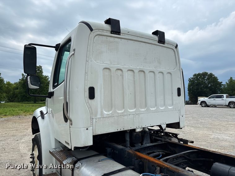 image for item FC5850 2013 Freightliner  Buisness Class M2 106 truck cab and chassis