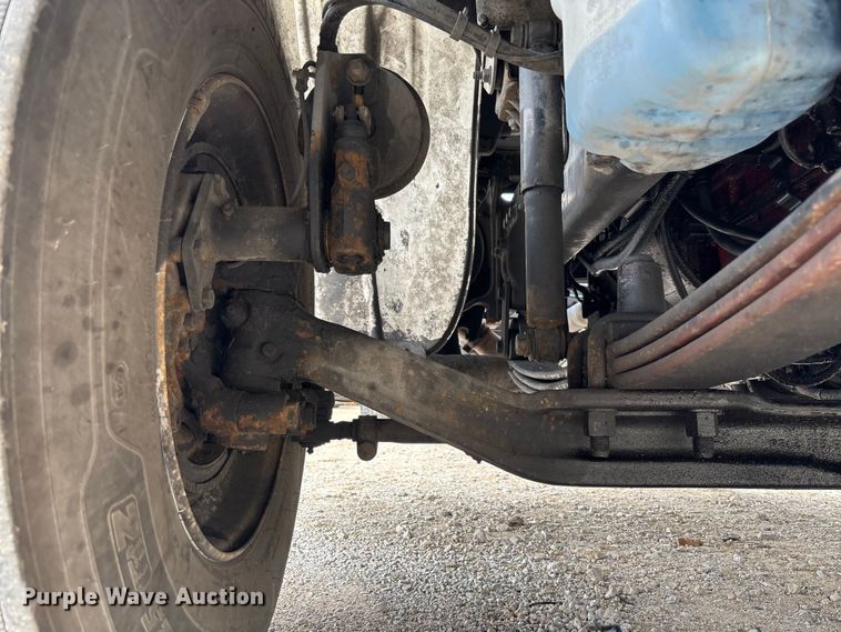 image for item FC5850 2013 Freightliner  Buisness Class M2 106 truck cab and chassis