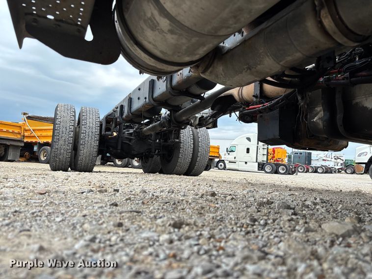 image for item FC5850 2013 Freightliner  Buisness Class M2 106 truck cab and chassis