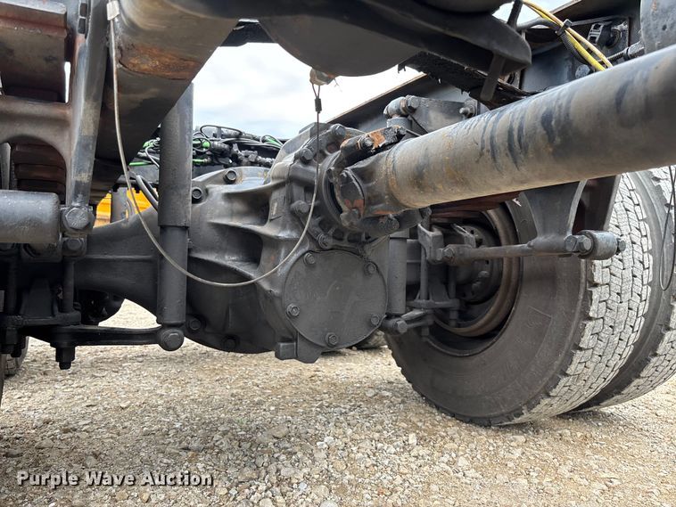 image for item FC5850 2013 Freightliner  Buisness Class M2 106 truck cab and chassis