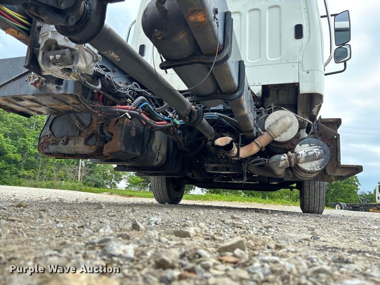 image for item FC5850 2013 Freightliner  Buisness Class M2 106 truck cab and chassis