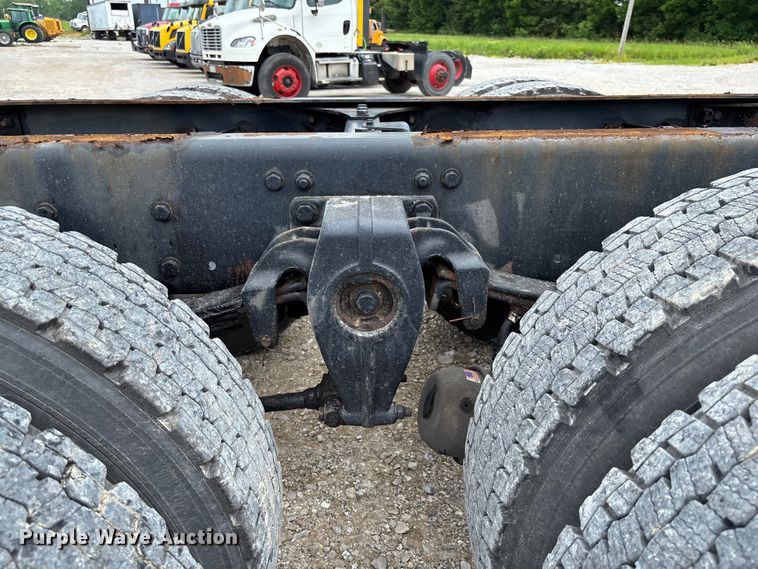 image for item FC5850 2013 Freightliner  Buisness Class M2 106 truck cab and chassis