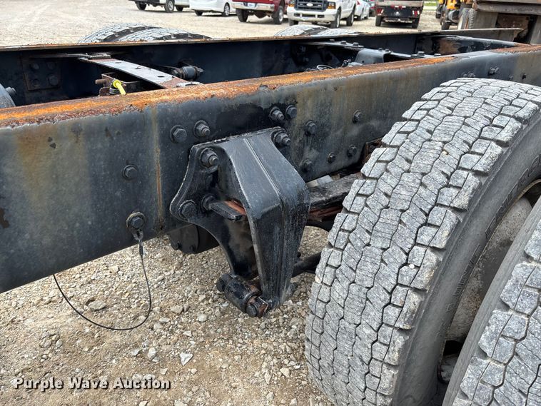 image for item FC5850 2013 Freightliner  Buisness Class M2 106 truck cab and chassis