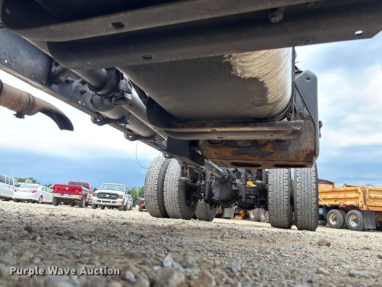 image for item FC5850 2013 Freightliner  Buisness Class M2 106 truck cab and chassis
