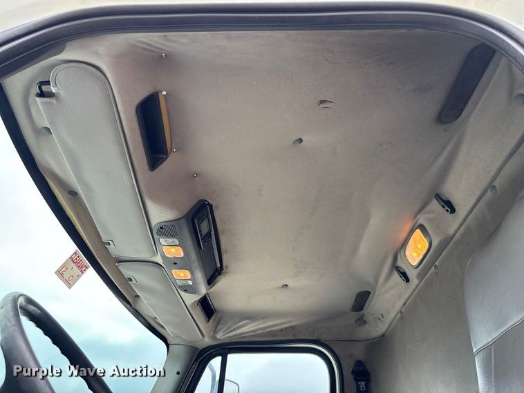 image for item FC5850 2013 Freightliner  Buisness Class M2 106 truck cab and chassis