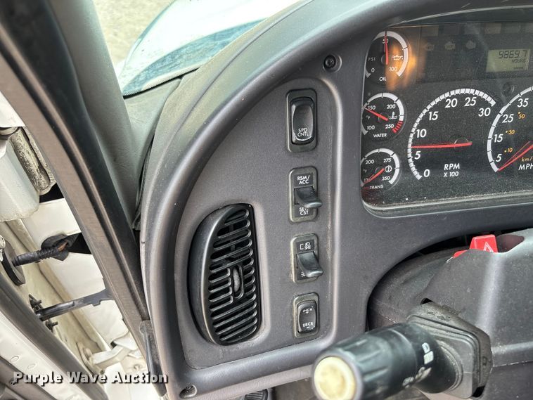 image for item FC5850 2013 Freightliner  Buisness Class M2 106 truck cab and chassis