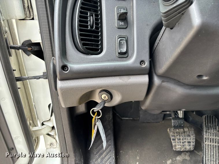 image for item FC5850 2013 Freightliner  Buisness Class M2 106 truck cab and chassis