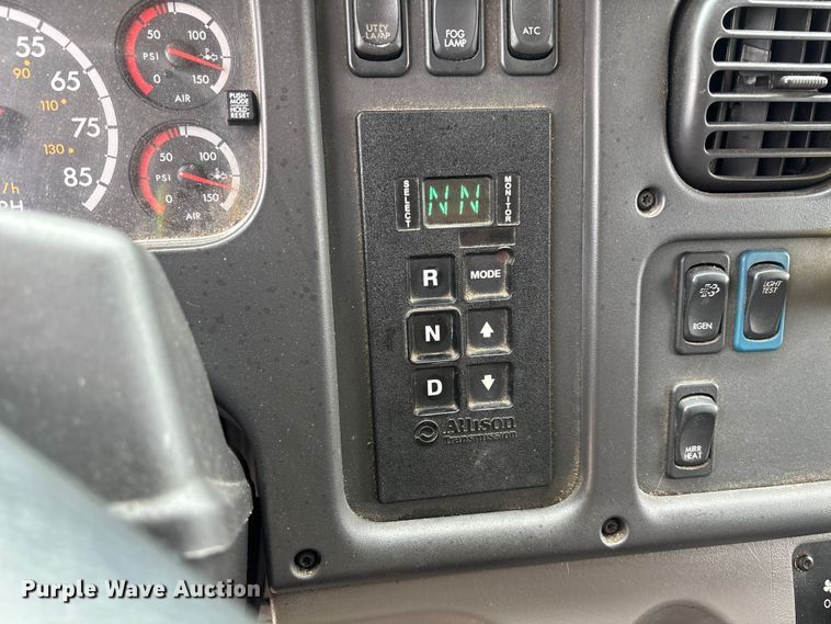image for item FC5850 2013 Freightliner  Buisness Class M2 106 truck cab and chassis