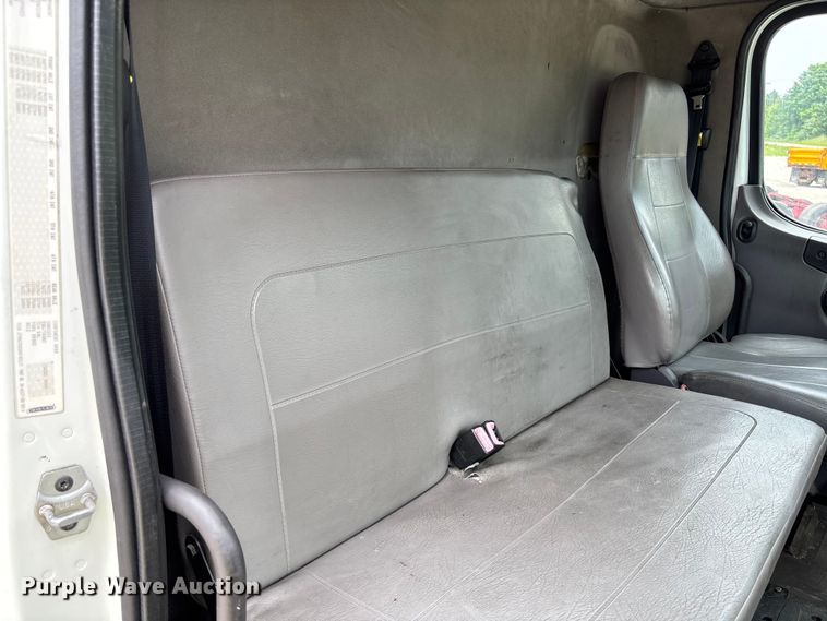 image for item FC5850 2013 Freightliner  Buisness Class M2 106 truck cab and chassis
